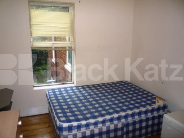 			5 Bedroom, 1 bath, 1 reception House			 Wightman Road, CROUCH END BORDERS N8