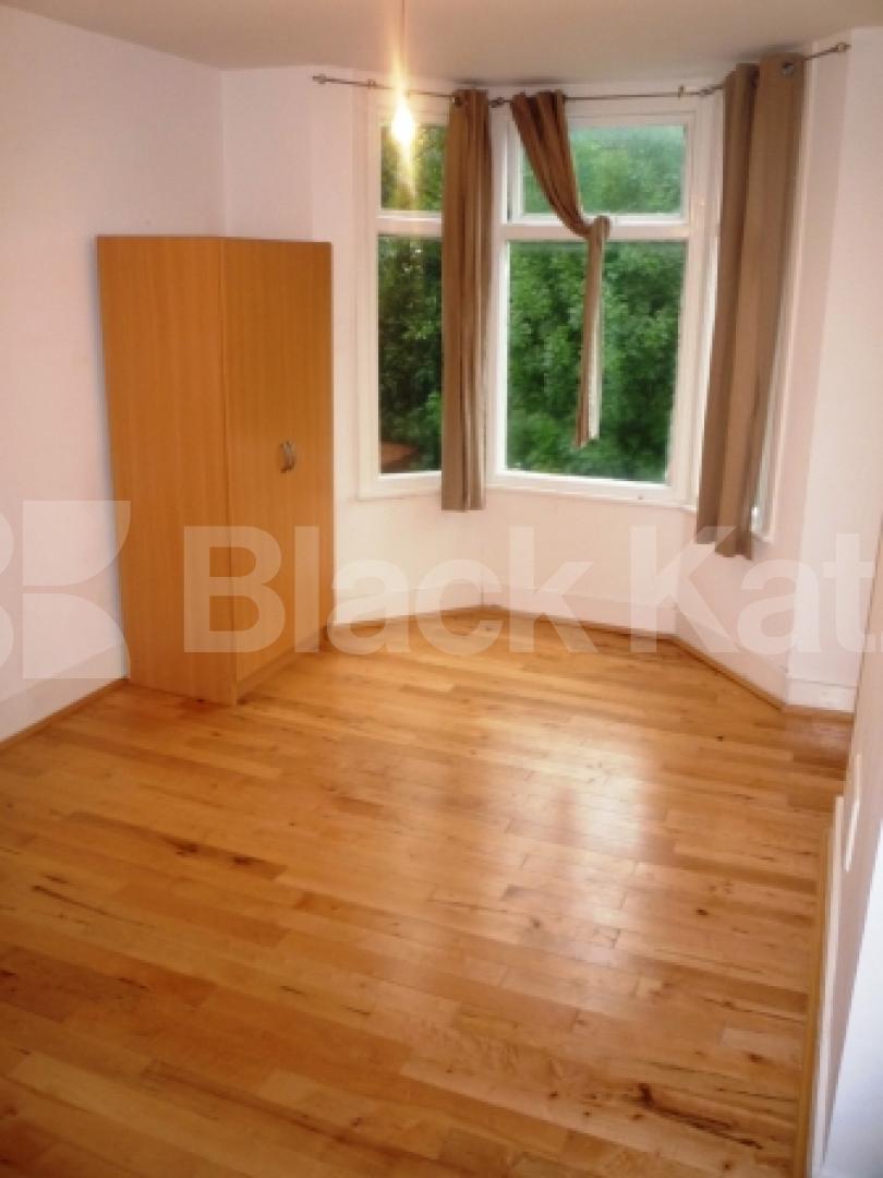 			New on the Market!, 4 Bedroom, 1 bath, 1 reception Flat			 Wightman Road, TURNPIKE LANE