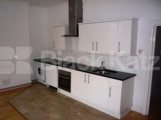 			New on the Market!, 4 Bedroom, 1 bath, 1 reception Flat			 Wightman Road, TURNPIKE LANE