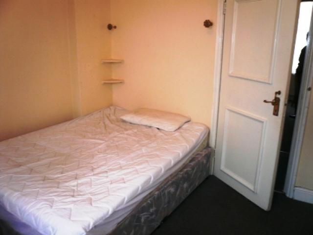 			NEW INSTRUCTION, 3 Bedroom, 1 bath, 1 reception Flat			 Charteris Road, QUEENS PARK