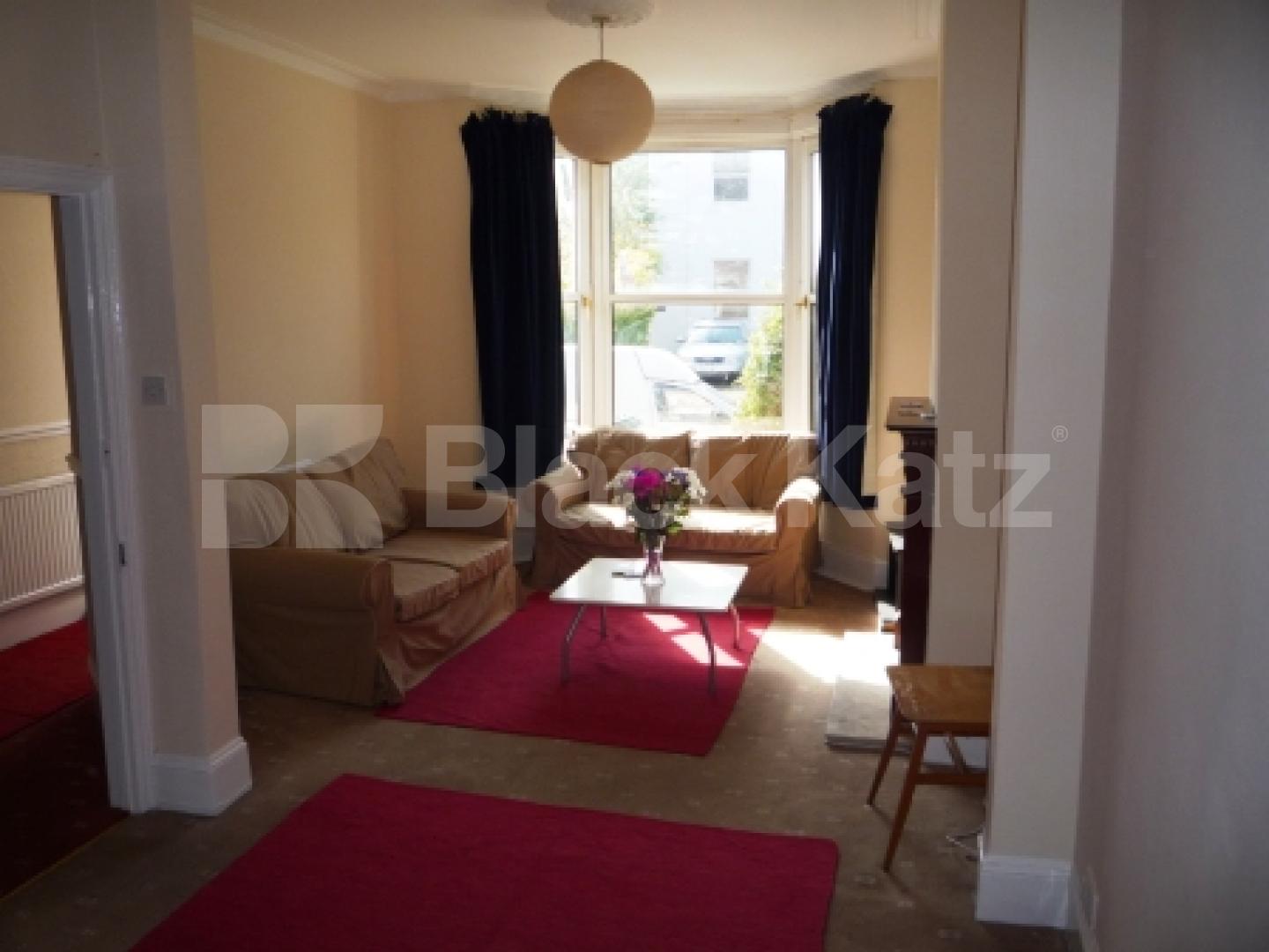 			3 Bedroom, 1 bath, 1 reception House			 Long Lane, EAST FINCHLEY