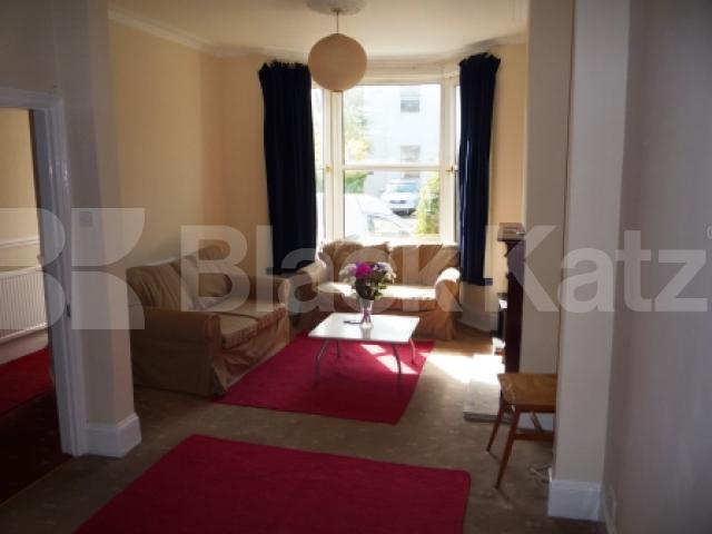 			3 Bedroom, 1 bath, 1 reception House			 Long Lane, EAST FINCHLEY