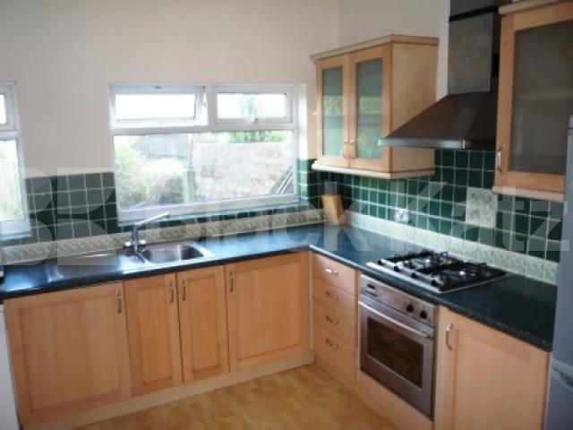 			3 Bedroom, 1 bath, 1 reception House			 Long Lane, EAST FINCHLEY