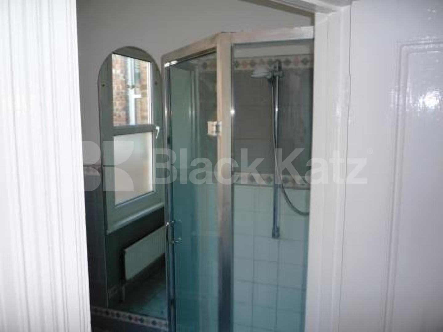 			3 Bedroom, 1 bath, 1 reception House			 Long Lane, EAST FINCHLEY