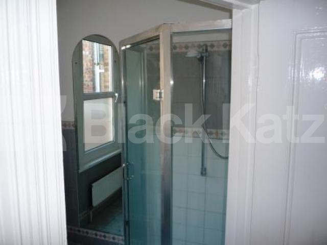 			3 Bedroom, 1 bath, 1 reception House			 Long Lane, EAST FINCHLEY