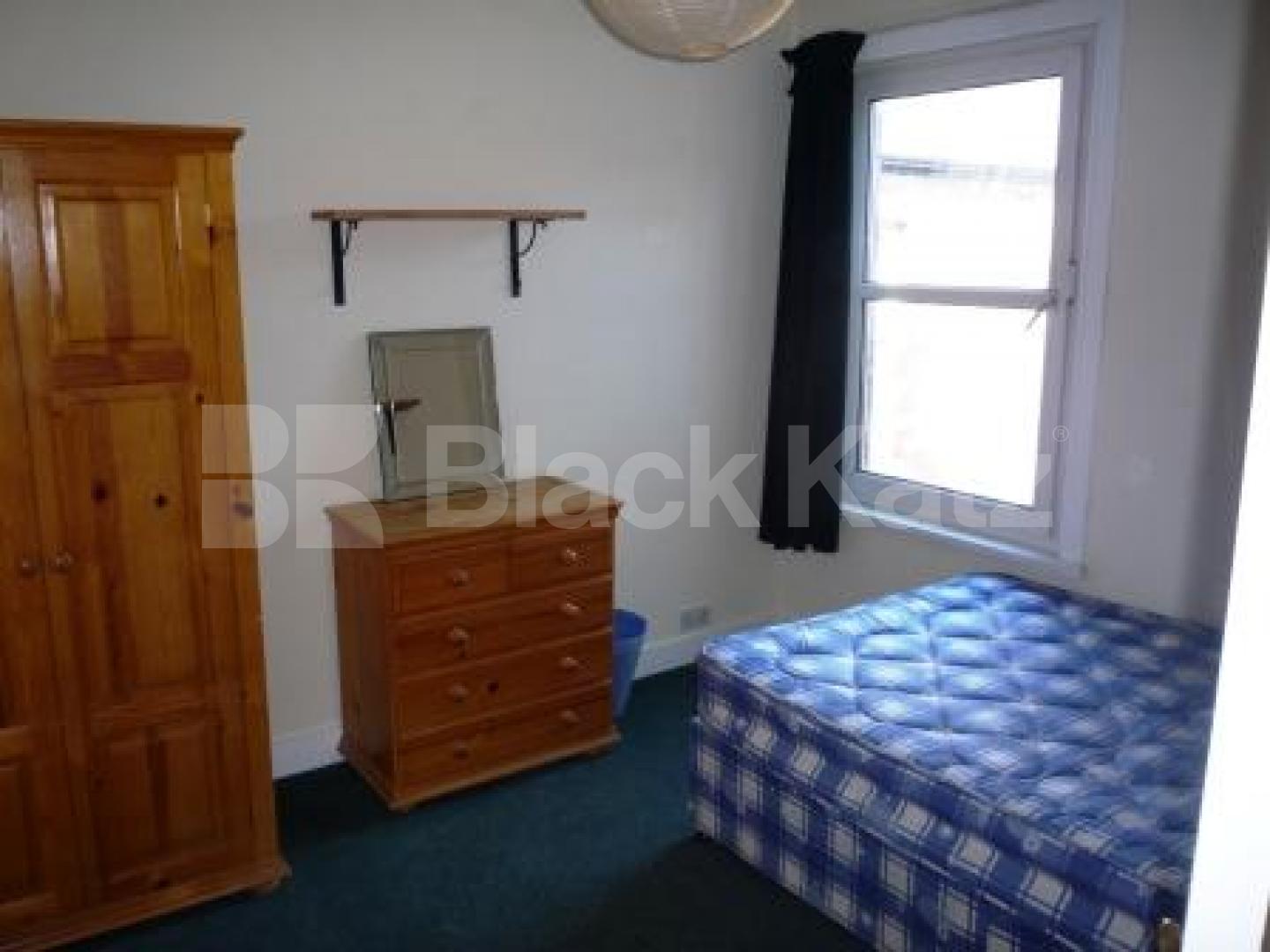 			3 Bedroom, 1 bath, 1 reception House			 Long Lane, EAST FINCHLEY