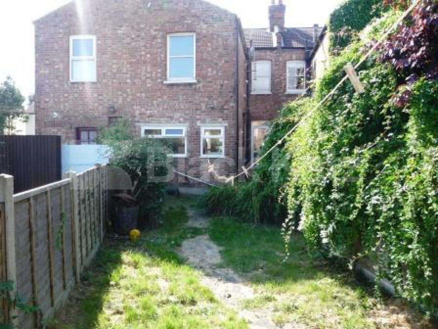 			3 Bedroom, 1 bath, 1 reception House			 Long Lane, EAST FINCHLEY