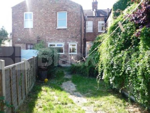			3 Bedroom, 1 bath, 1 reception House			 Long Lane, EAST FINCHLEY