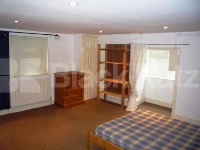 			FANTASTIC VALUE!, 1 Bedroom, 1 bath, 1 reception Flat			 Sydney Road, MUSWELL HILL