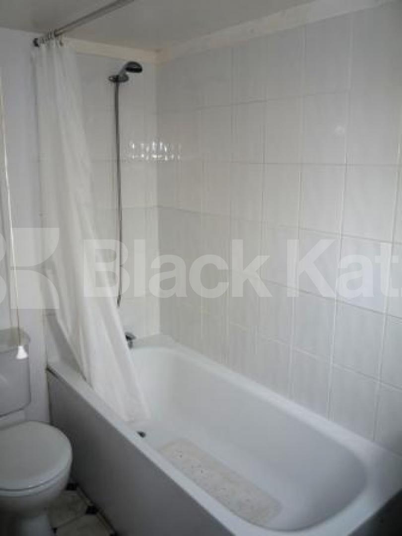 			FANTASTIC VALUE!, 1 Bedroom, 1 bath, 1 reception Flat			 Sydney Road, MUSWELL HILL