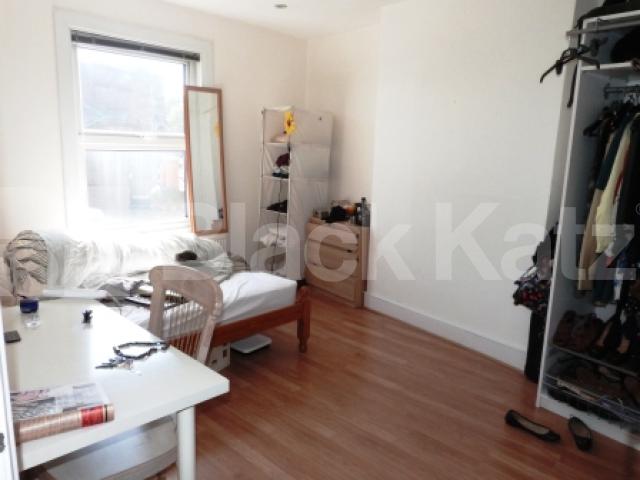 			3 Bedroom, 1 bath, 1 reception Flat			 High Street, Hornsey
