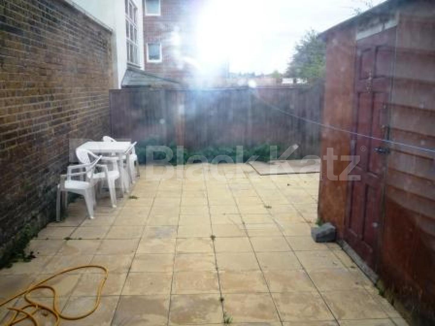 			FANTASTIC VALUE!, 1 Bedroom, 1 bath, 1 reception Flat			 Sydney Road, MUSWELL HILL