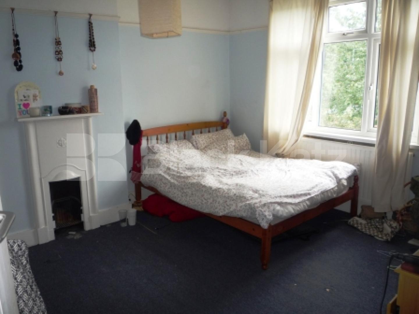 			4 Bedroom, 1 bath, 1 reception House			 Arcadian Gardens, WOOD GREEN