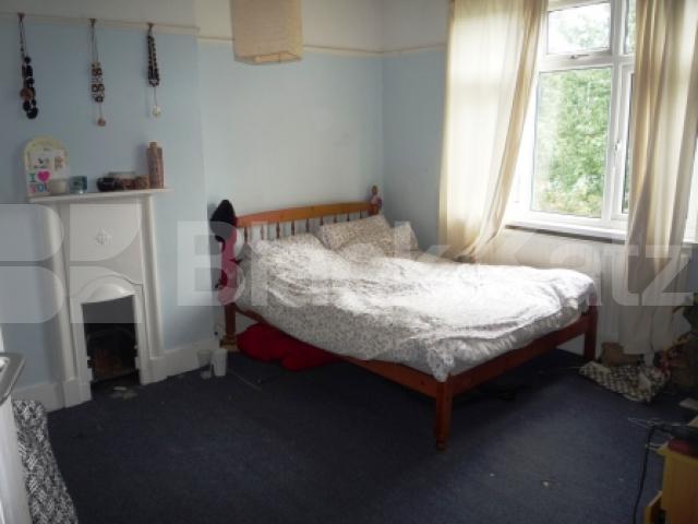 			4 Bedroom, 1 bath, 1 reception House			 Arcadian Gardens, WOOD GREEN