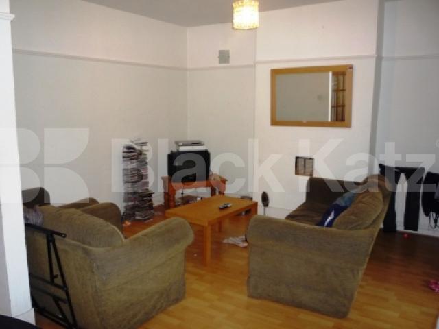 			4 Bedroom, 1 bath, 1 reception House			 Arcadian Gardens, WOOD GREEN