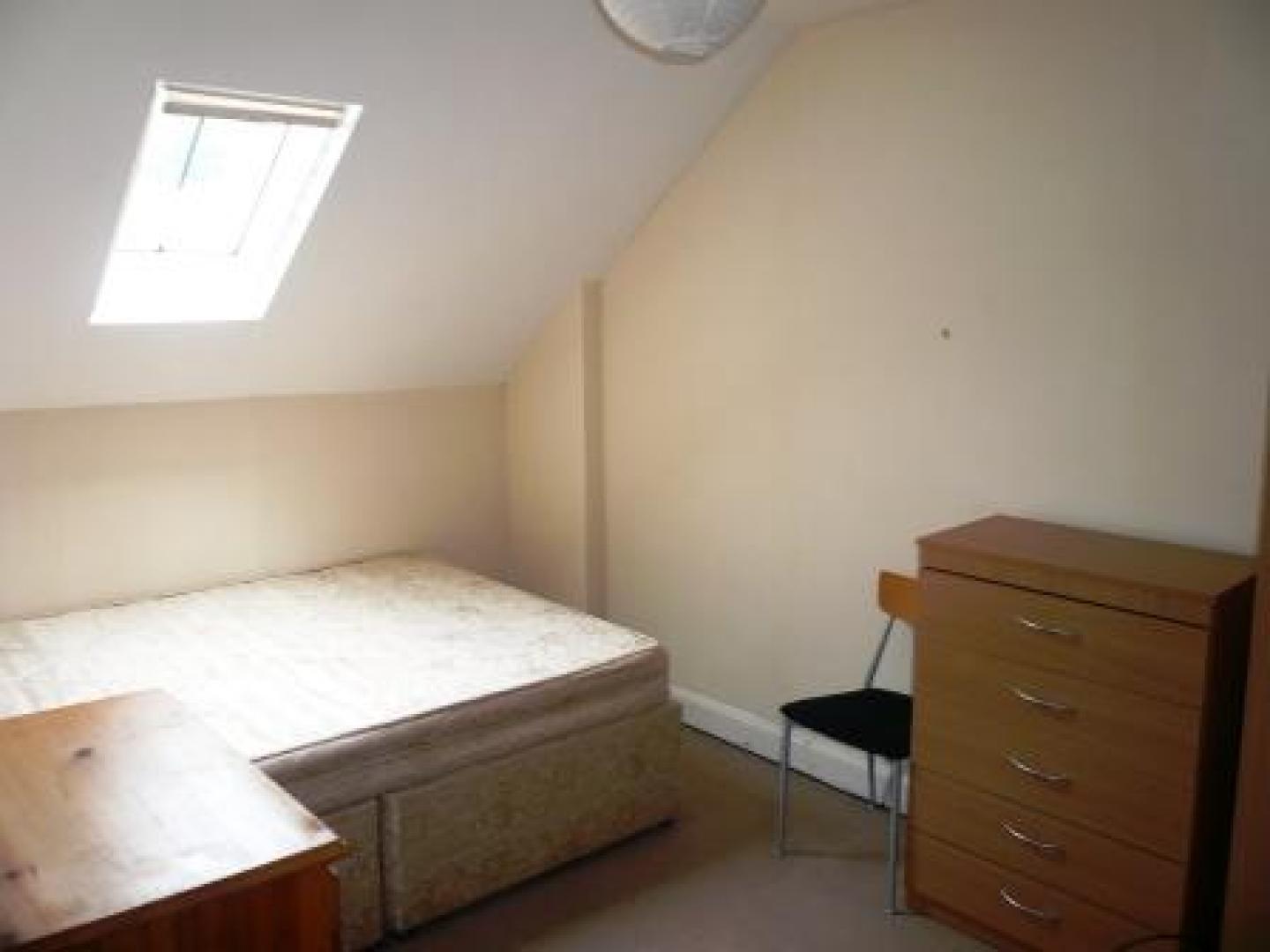 			3 Bedroom, 1 bath, 1 reception Flat			 Walm Lane, WILLESDEN GREEN