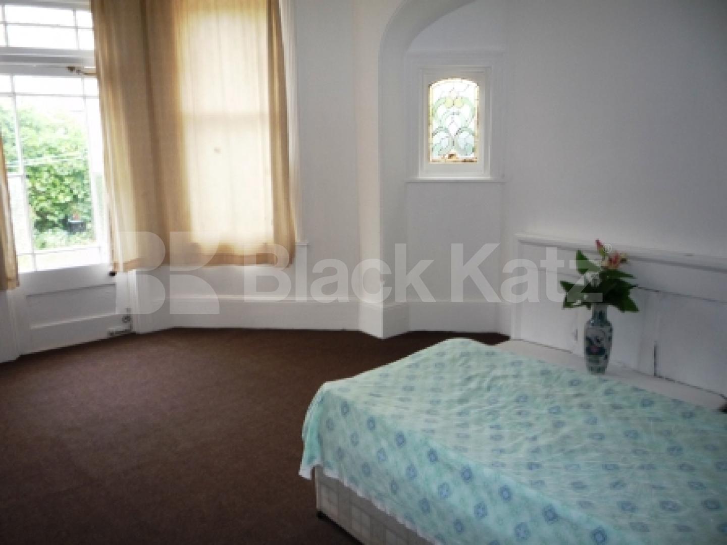 			5 Bedroom, 1 bath, 1 reception House			 Sylvan Avenue, WOOD GREEN