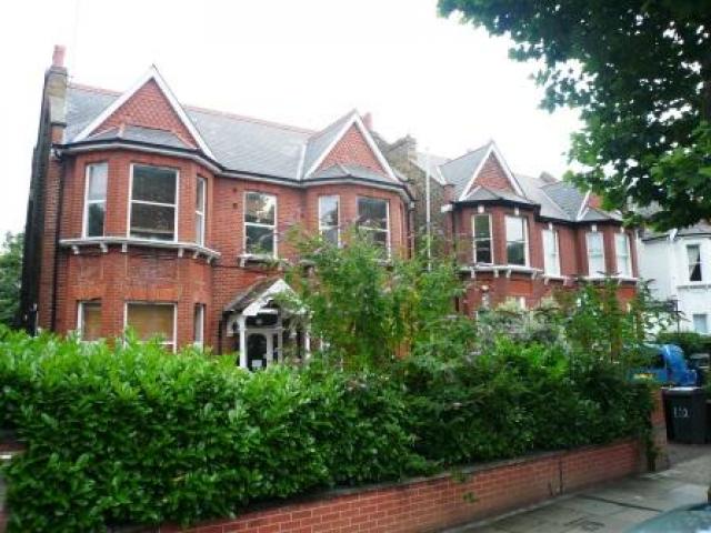 			3 Bedroom, 1 bath, 1 reception Flat			 Walm Lane, WILLESDEN GREEN