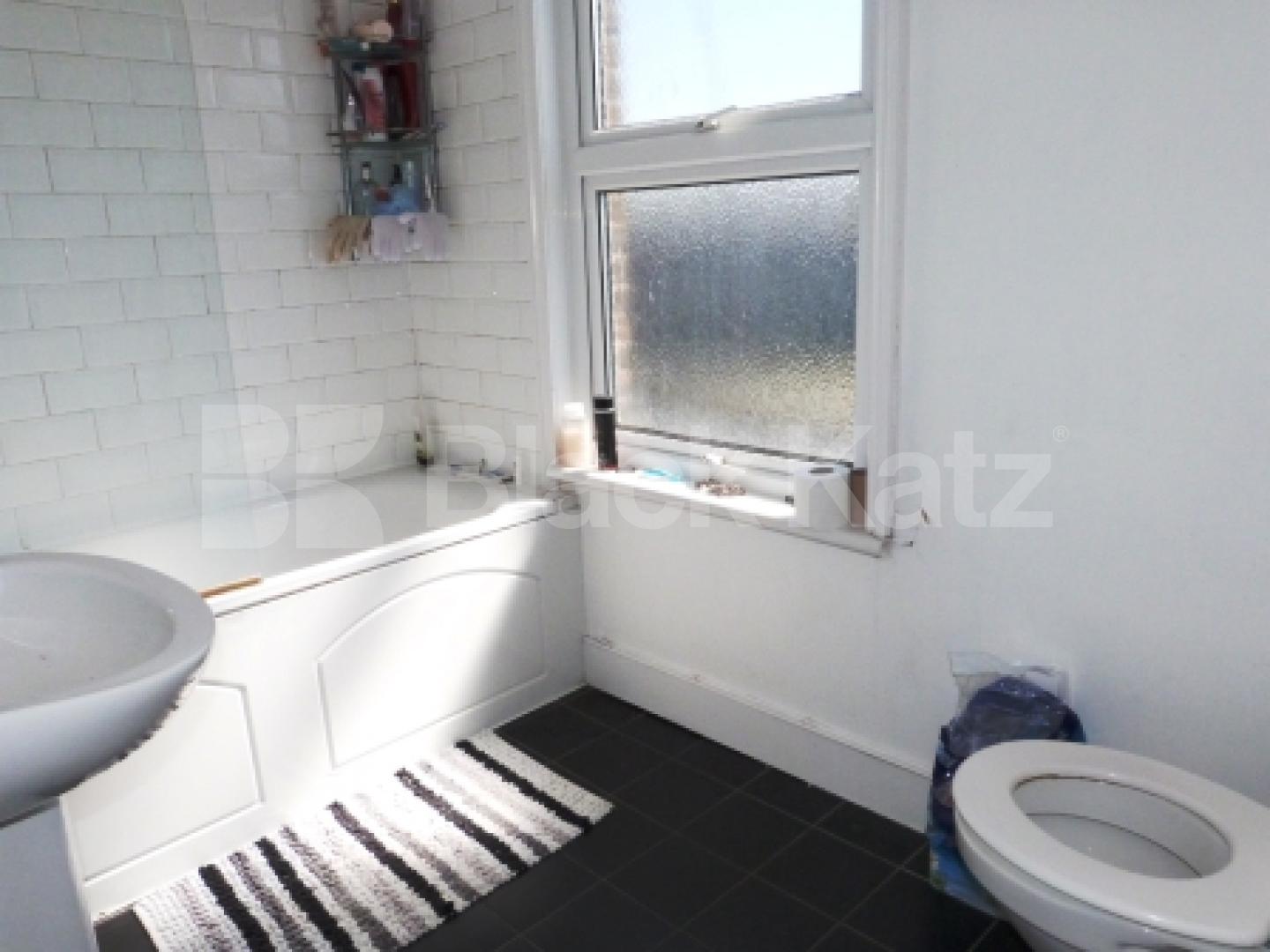 			3 Bedroom, 1 bath, 1 reception Flat			 High Street, Hornsey