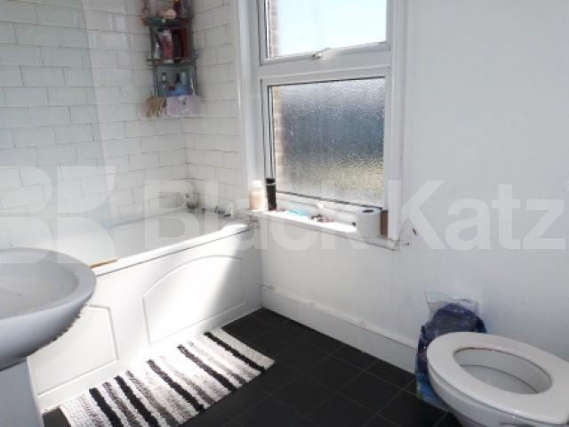 			3 Bedroom, 1 bath, 1 reception Flat			 High Street, Hornsey