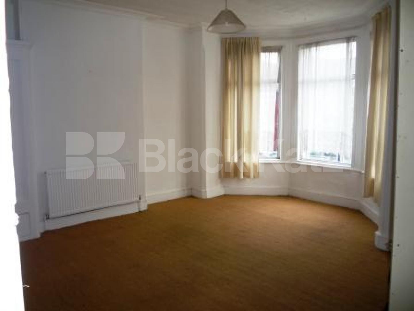 			5 Bedroom, 1 bath, 1 reception House			 Sylvan Avenue, WOOD GREEN