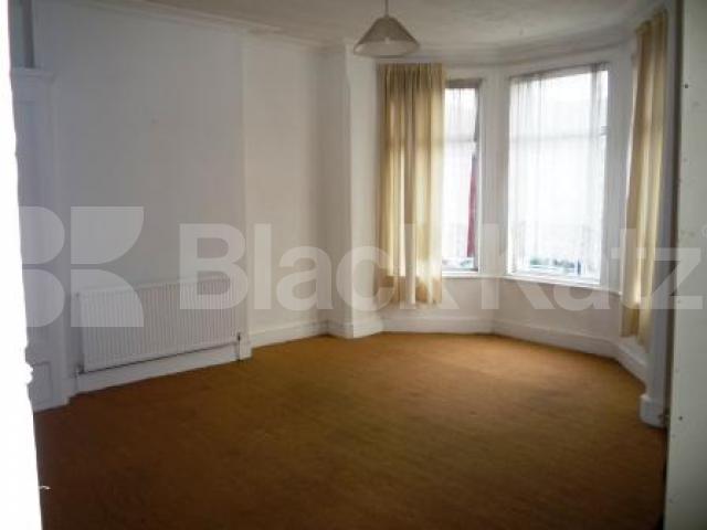 			5 Bedroom, 1 bath, 1 reception House			 Sylvan Avenue, WOOD GREEN