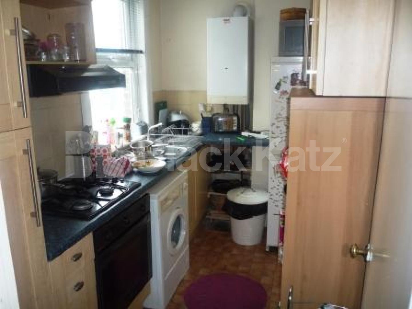 			3 Bedroom, 1 bath, 1 reception Flat			 East End Road, EAST FINCHLEY N2