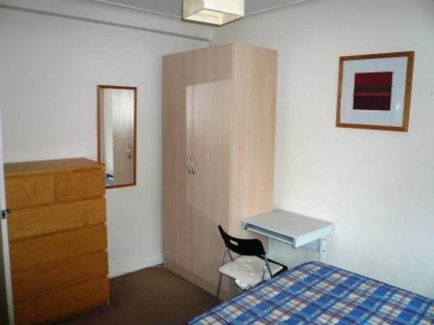 			ZONE 2 TRANSPORT LINKS, 4 Bedroom, 1 bath, 1 reception Flat			 Willesden Lane, WILLESDEN GREEN