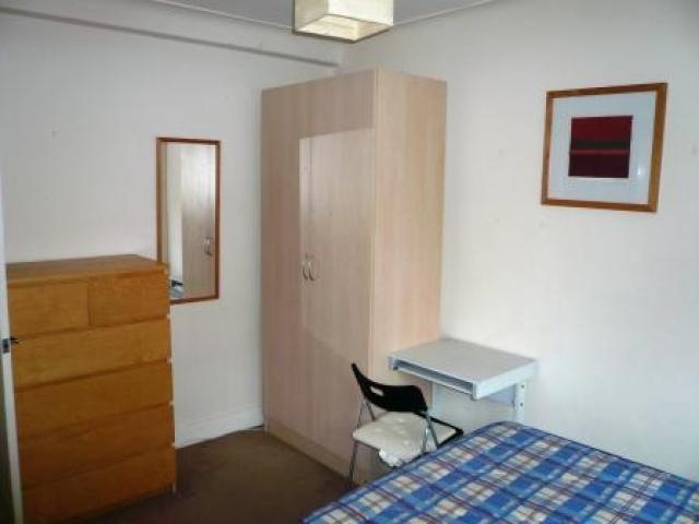 			ZONE 2 TRANSPORT LINKS, 4 Bedroom, 1 bath, 1 reception Flat			 Willesden Lane, WILLESDEN GREEN