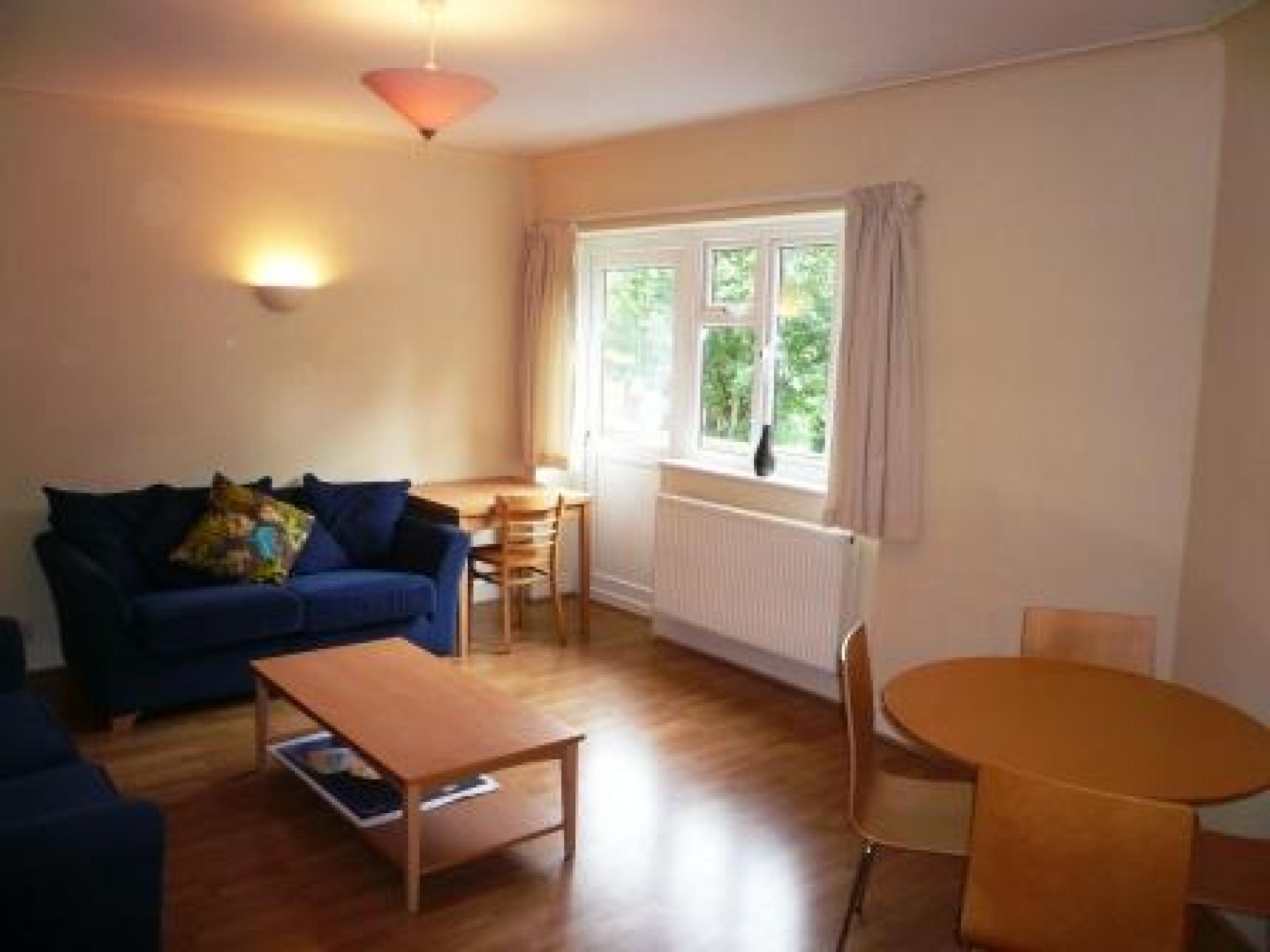 			ZONE 2 TRANSPORT LINKS, 4 Bedroom, 1 bath, 1 reception Flat			 Willesden Lane, WILLESDEN GREEN NW2