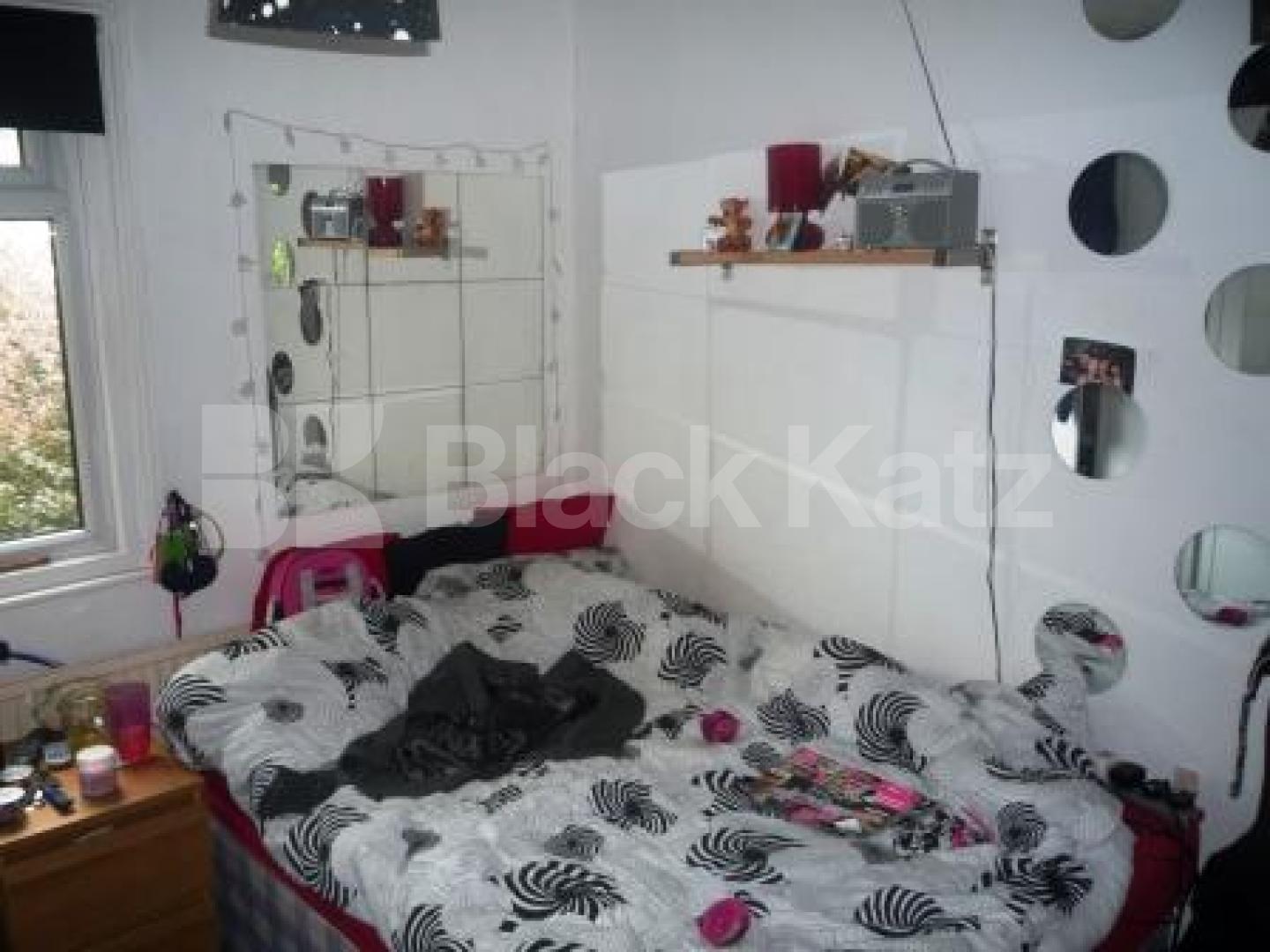 			3 Bedroom, 1 bath, 1 reception Flat			 East End Road, EAST FINCHLEY N2