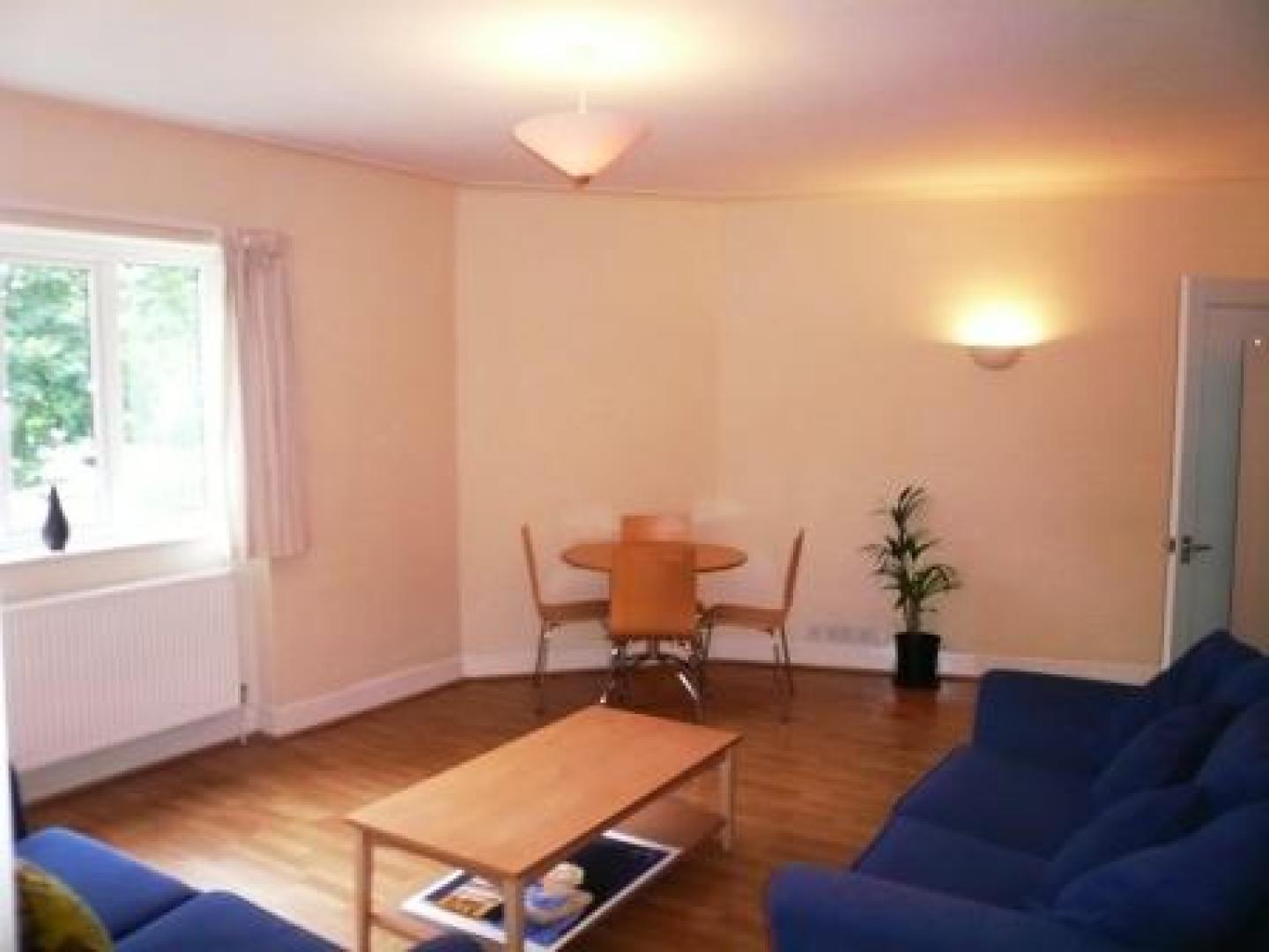 			ZONE 2 TRANSPORT LINKS, 4 Bedroom, 1 bath, 1 reception Flat			 Willesden Lane, WILLESDEN GREEN