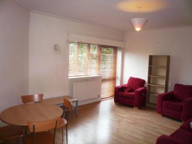 			ZONE 2 TRANSPORT LINKS, 4 Bedroom, 1 bath, 1 reception Flat			 Willesden Lane, WILLESDEN GREEN