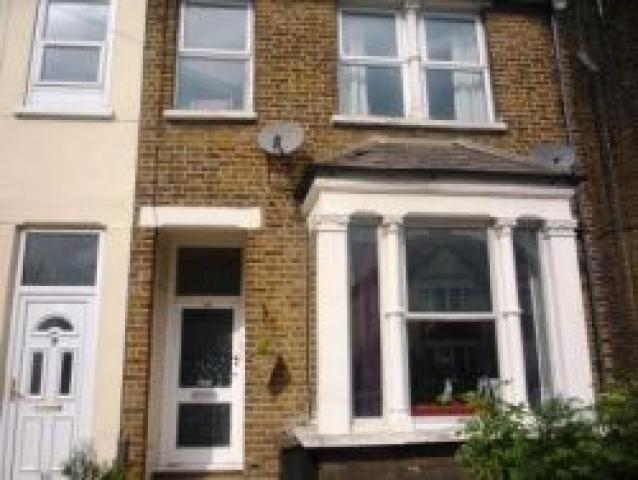 			3 Bedroom, 1 bath, 1 reception Flat			 East End Road, EAST FINCHLEY