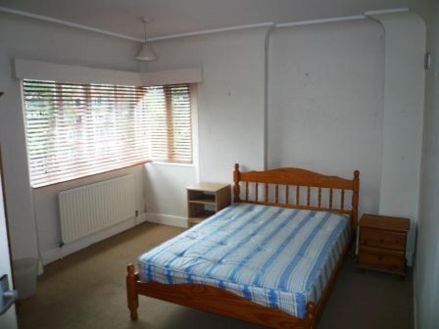 			ZONE 2 TRANSPORT LINKS, 4 Bedroom, 1 bath, 1 reception Flat			 Willesden Lane, WILLESDEN GREEN