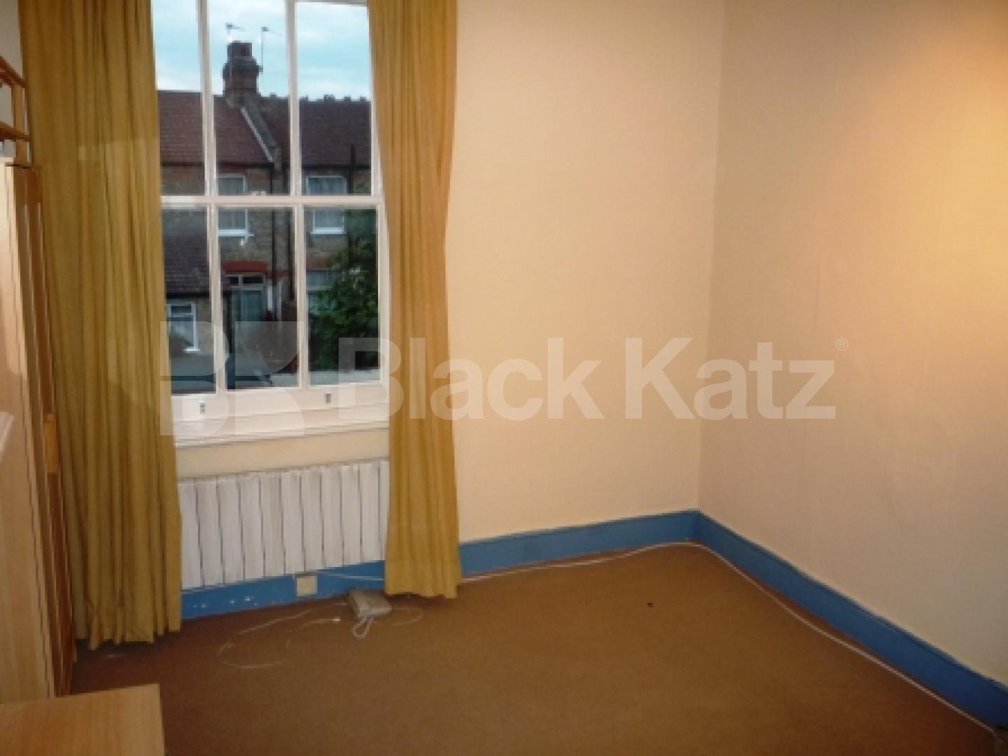 			1 Bedroom, 1 bath, 1 reception Flat			 Northcott Avenue, BOUNDS GREEN