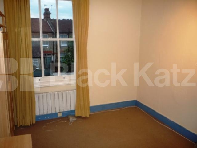 			1 Bedroom, 1 bath, 1 reception Flat			 Northcott Avenue, BOUNDS GREEN