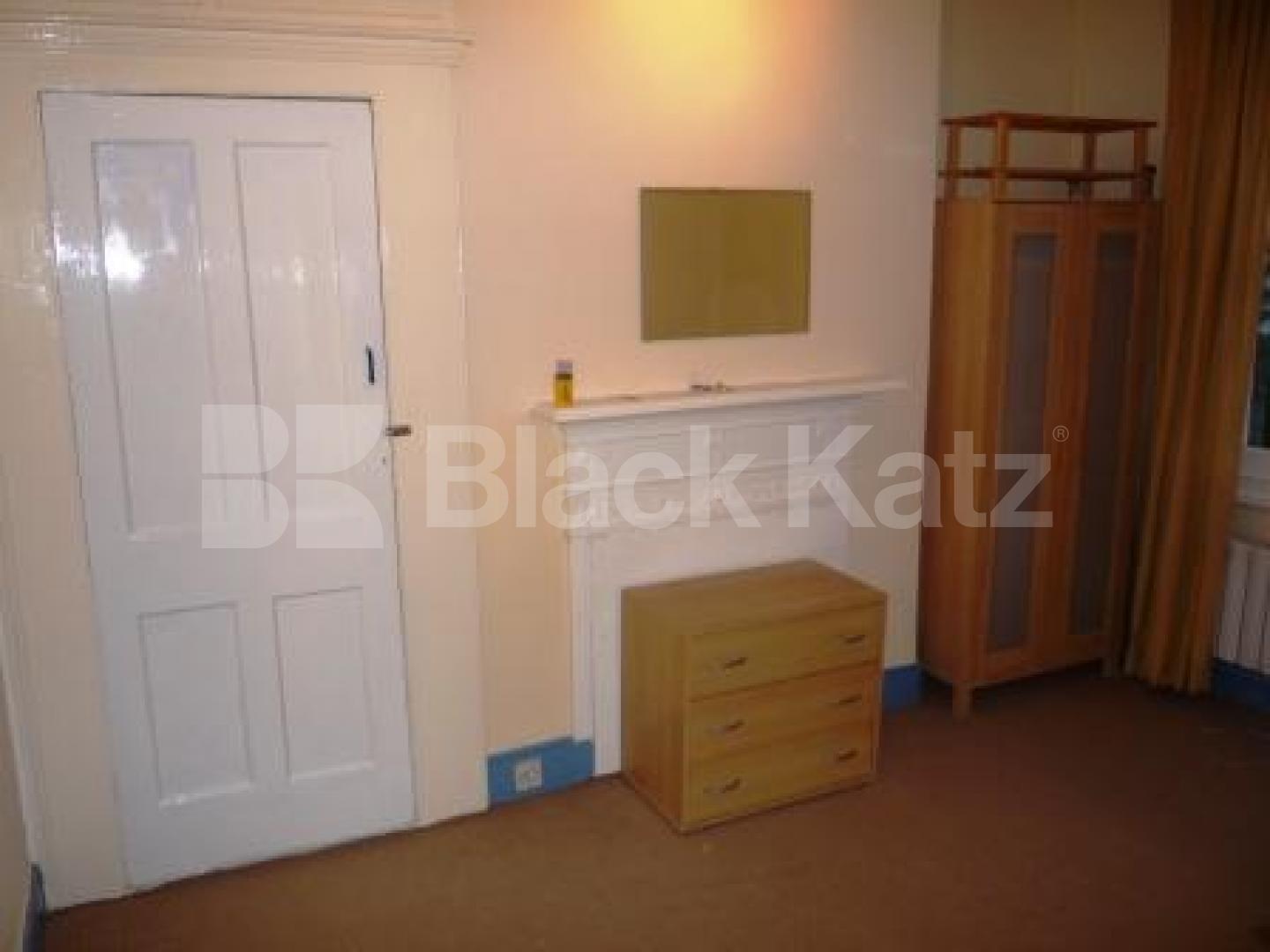 			1 Bedroom, 1 bath, 1 reception Flat			 Northcott Avenue, BOUNDS GREEN