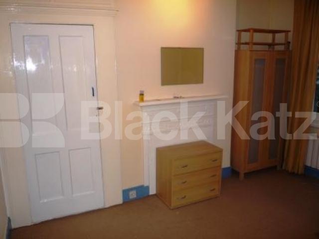 			1 Bedroom, 1 bath, 1 reception Flat			 Northcott Avenue, BOUNDS GREEN