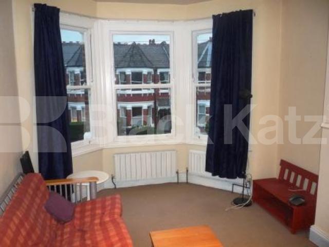 			1 Bedroom, 1 bath, 1 reception Flat			 Northcott Avenue, BOUNDS GREEN