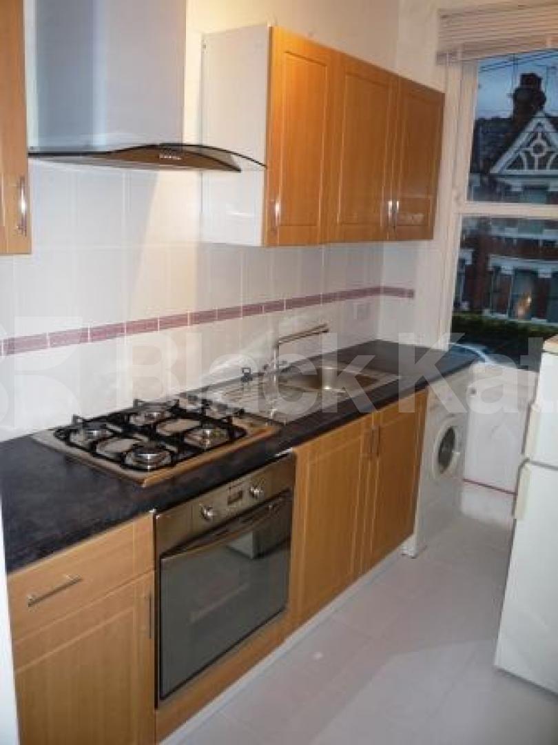 			1 Bedroom, 1 bath, 1 reception Flat			 Northcott Avenue, BOUNDS GREEN