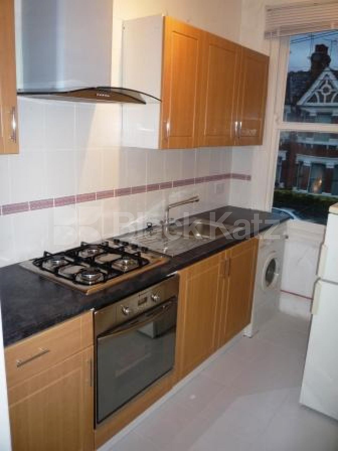 			1 Bedroom, 1 bath, 1 reception Flat			 Northcott Avenue, BOUNDS GREEN N22