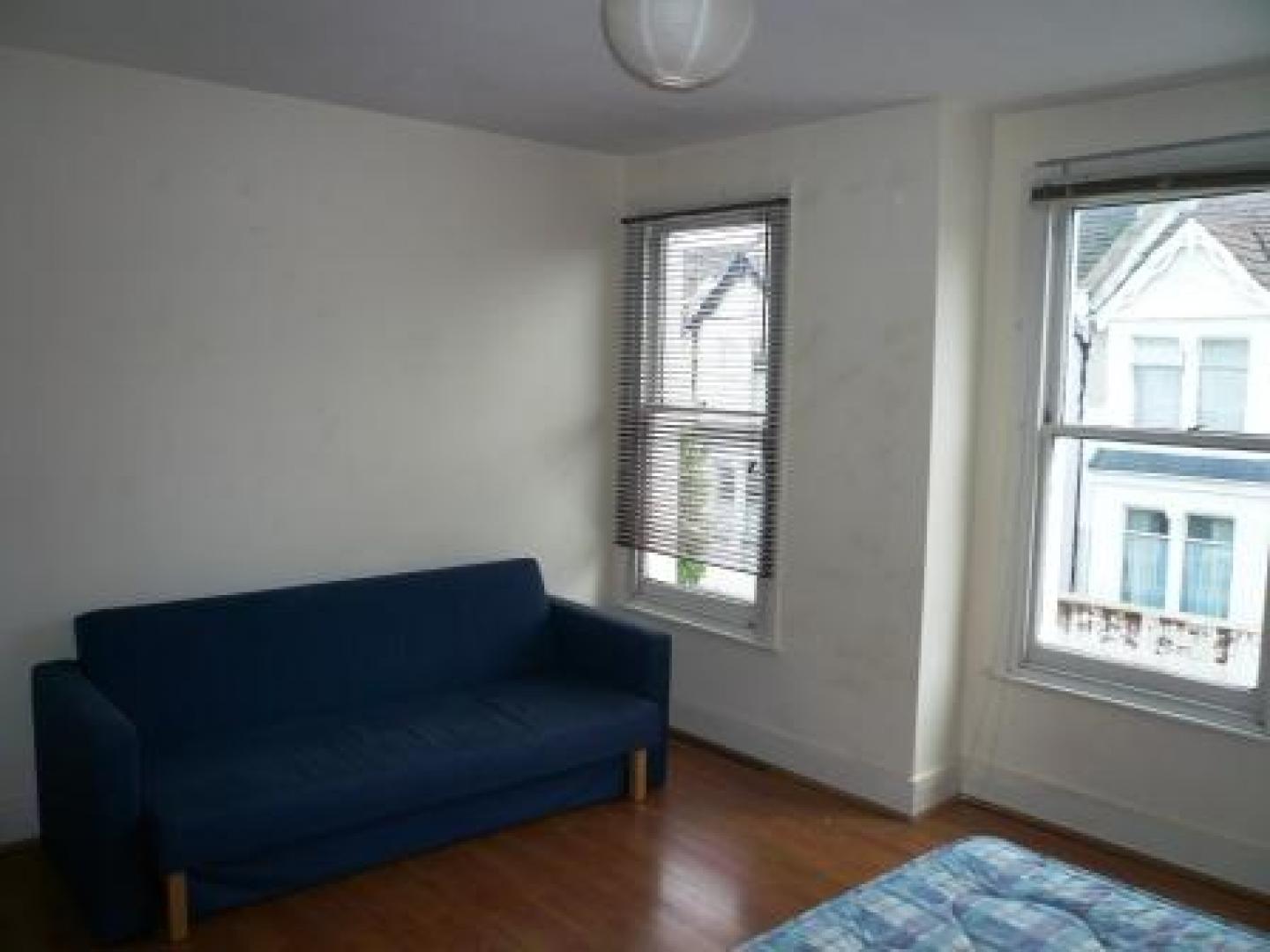			5 Bedroom, 1 bath, 1 reception Flat			 Glengall Road, QUEENS PARK/KILBURN