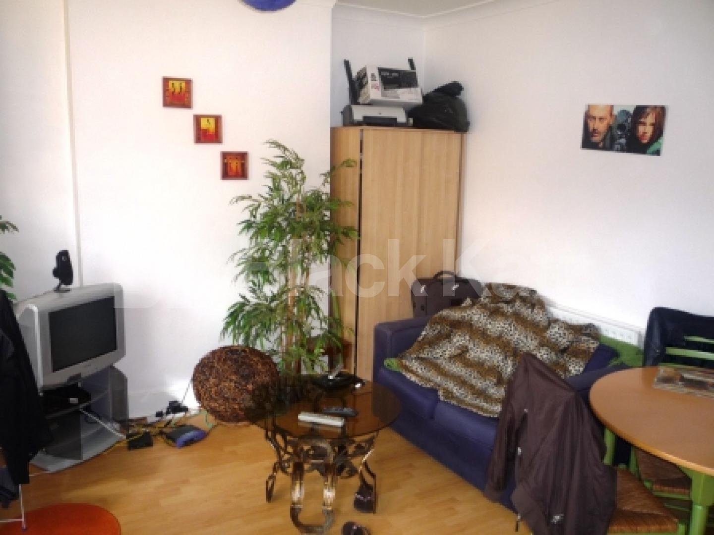 			2 Bedroom, 1 bath, 1 reception Flat			 Cross Field Road, TURNPIKE LANE