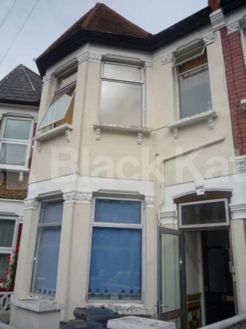 			2 Bedroom, 1 bath, 1 reception Flat			 Cross Field Road, TURNPIKE LANE