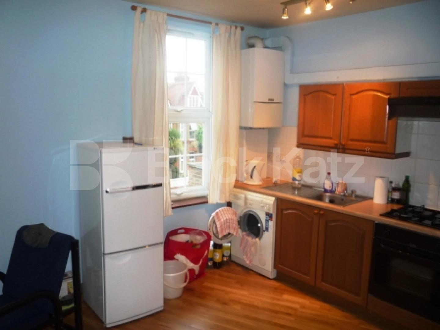 			2 Bedroom, 1 bath, 1 reception Flat			 High Road, WOOD GREEN