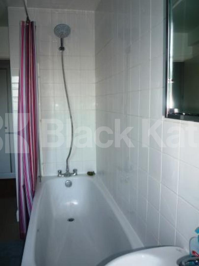 			LET, 2 Bedroom, 1 bath, 1 reception Flat			 Hornsey Lane, HIGHGATE