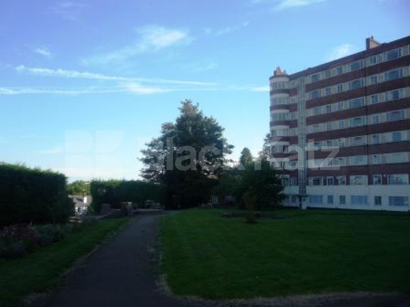 			LET, 2 Bedroom, 1 bath, 1 reception Flat			 Hornsey Lane, HIGHGATE