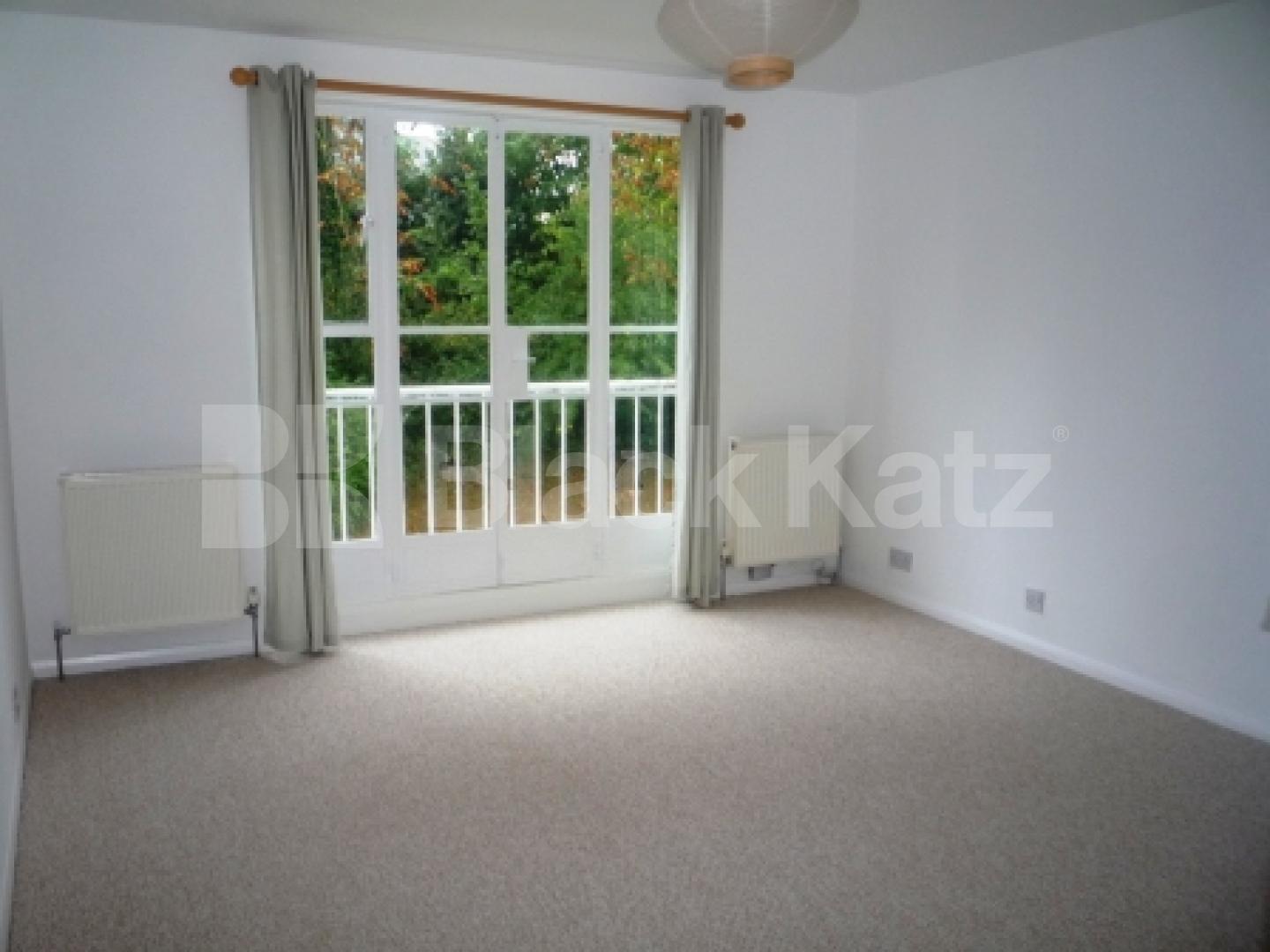 			2 Bedroom, 1 bath, 1 reception Flat			 Colney Hatch Lane, MUSWELL HILL