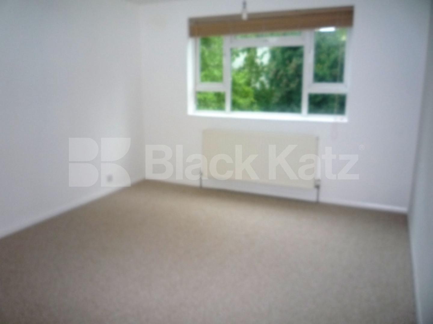 			2 Bedroom, 1 bath, 1 reception Flat			 Colney Hatch Lane, MUSWELL HILL